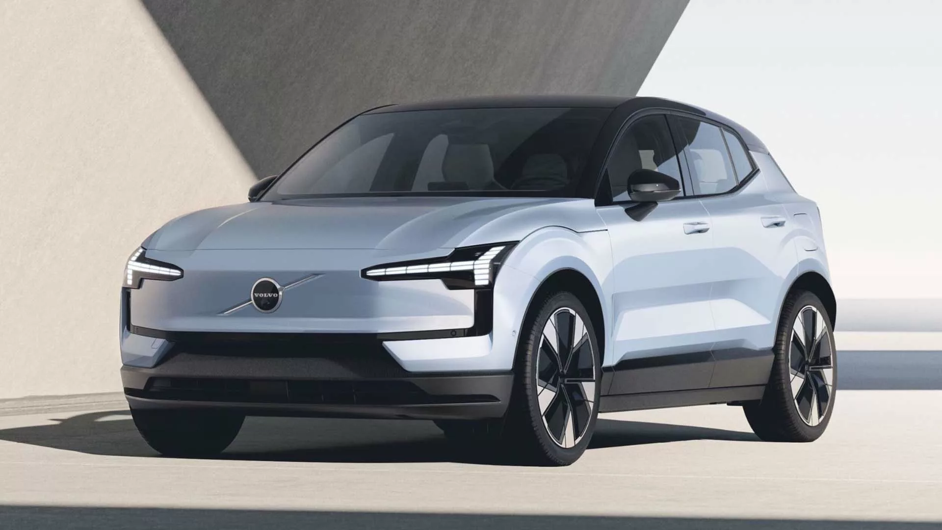 Volvo EX30 Kabusu: Elektrikli Otomobil Patlayabilir mi? Geri Çağırma Başladı!