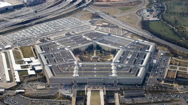 Yapay Zeka Claude, Amerikan Ordusuyla Karşı Karşıya Geldi!