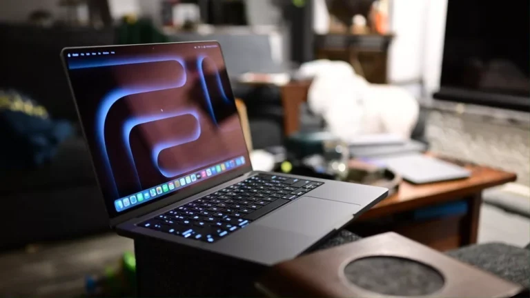 Renkli ve Ucuz MacBook Modeli Geri Dönüyor