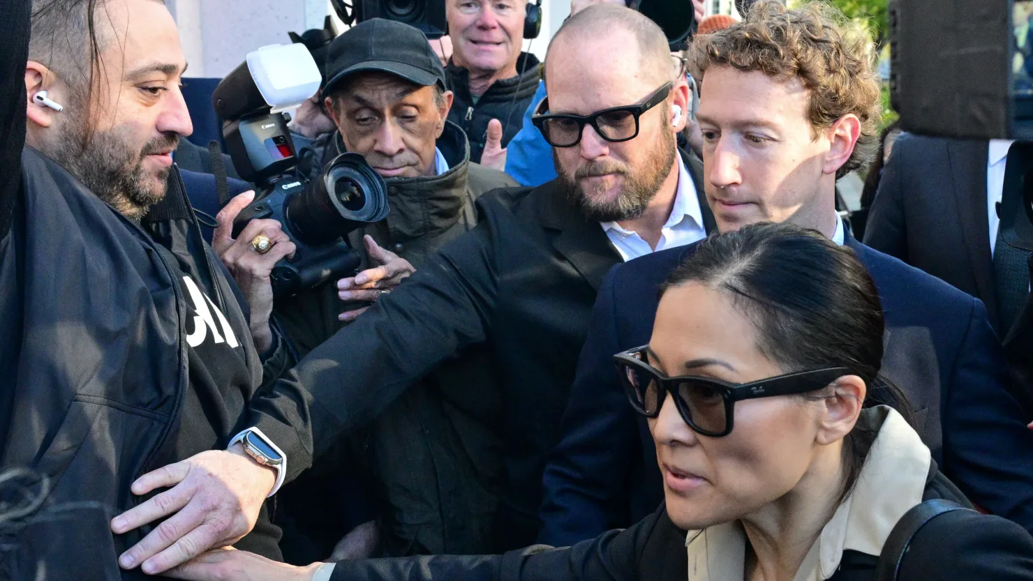 Mark Zuckerberg Mahkemede Gozlukleriyle Olay Oldu