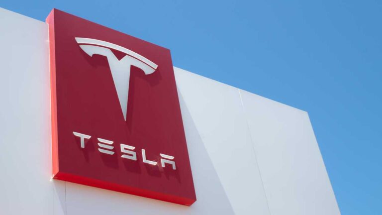 Tesla, Otopilot Kazası Nedeniyle 243 Milyon Dolar Tazminat Ödeyecek